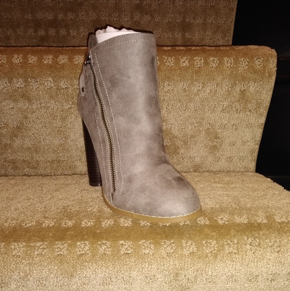 BOGO New grey booties - Picture 4 of 5